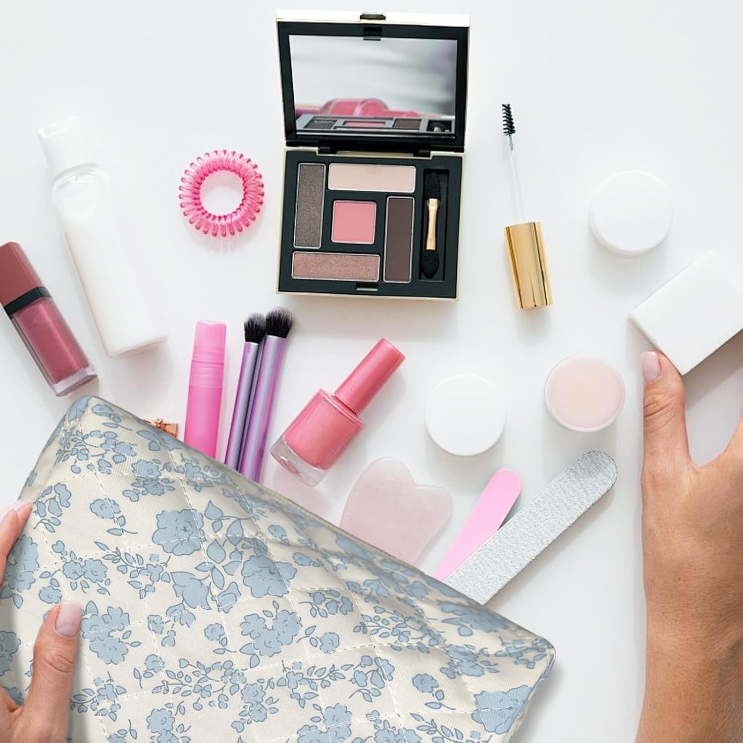 Floral diamond-patterned portable travel makeup bag - Image 2